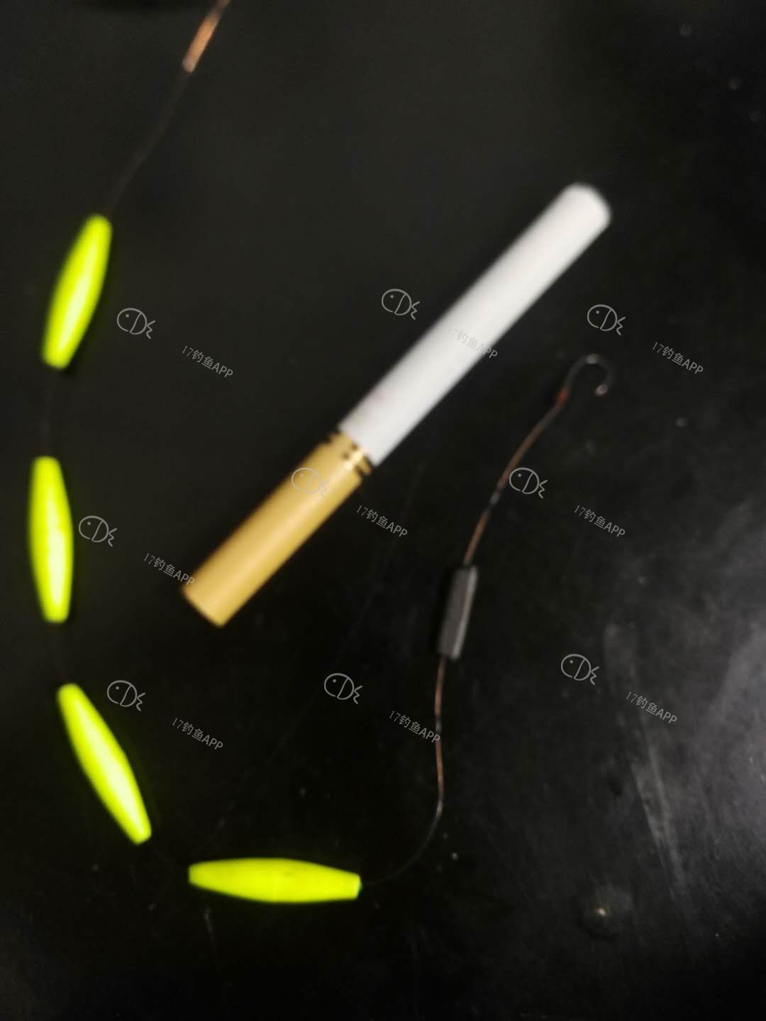 ׹
